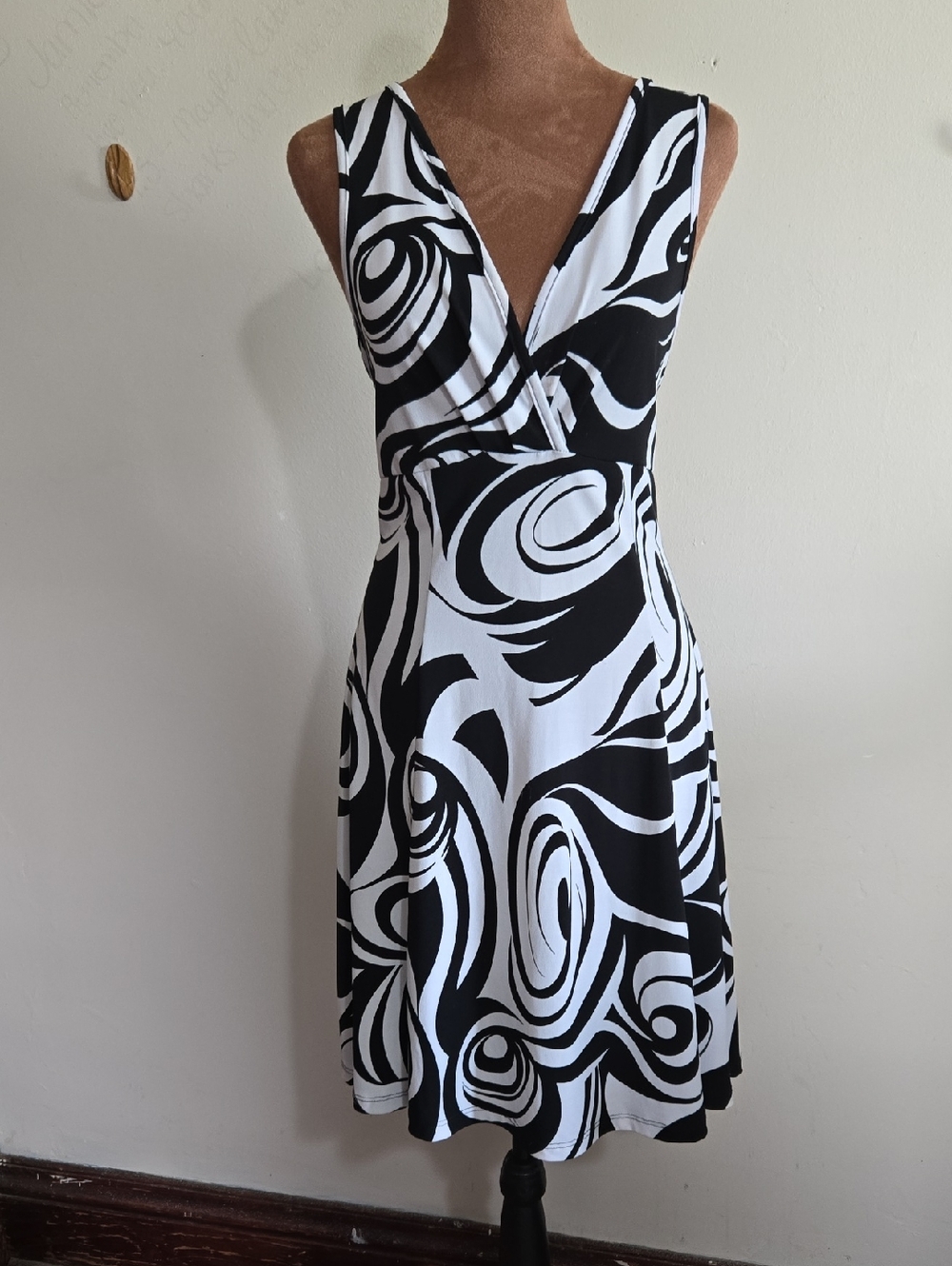 DR33 MKM Designs Sleeveless V-Neck A-Line Midi Dress Stretch Geometric Print